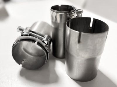 Raccordo conspacchi e fascetta, adattatore per tubi in acciaio inox inossidabile aisi304 perfetto per tubi e tubazioni, scarichi e marmitte auto per costruzione di impianti di scarico