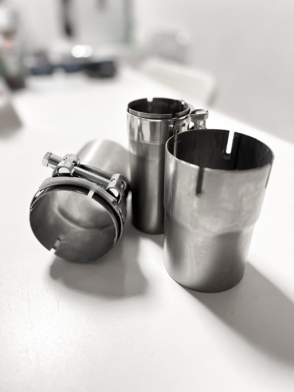 Raccordo conspacchi e fascetta, adattatore per tubi in acciaio inox inossidabile aisi304 perfetto per tubi e tubazioni, scarichi e marmitte auto per costruzione di impianti di scarico